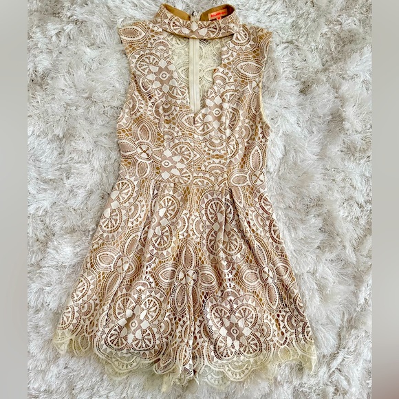 Romper Tan & White - Picture 1 of 2